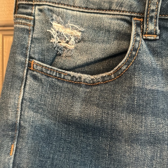 American Eagle -NWOT- size 6- destroyed jeans - super stretch - Picture 3 of 6